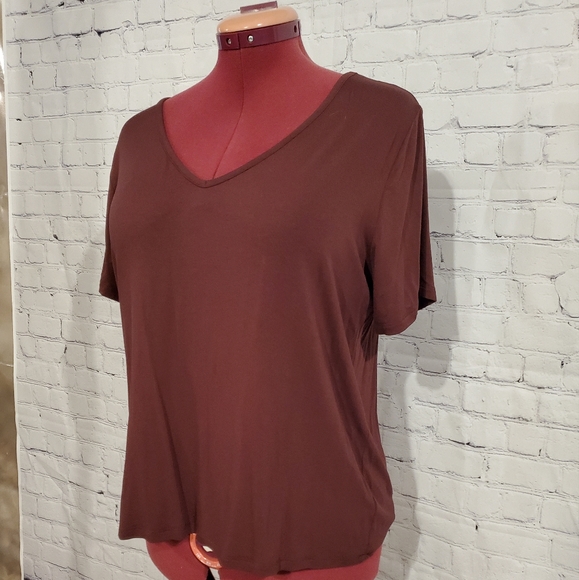 *Free add-on with  a purchase* Purple Old Navy t-shirt - Picture 2 of 5